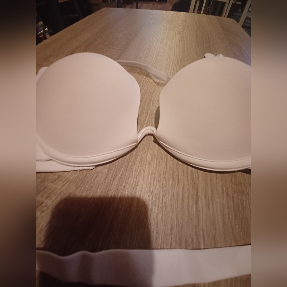 White plunge padded bra 40d